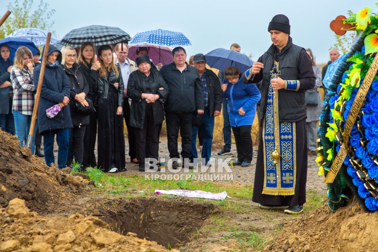 У Світловодську провели в останню дорогу захисника України Віталія Дядюру