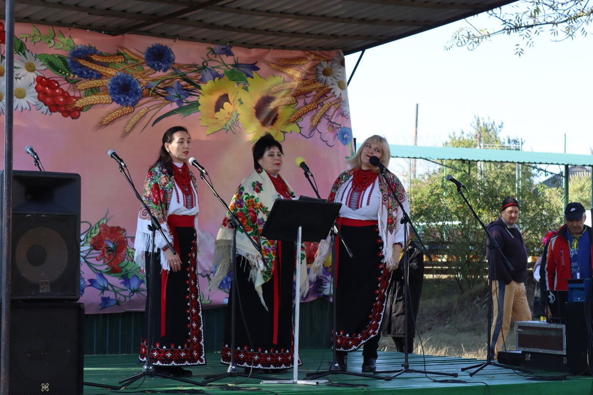 Село Петрове вітали  з днем народження