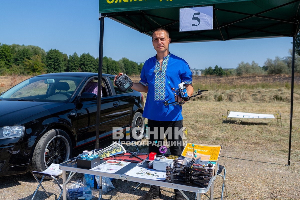 Артур Майданник з Олександрівки збирає FPV-дрони