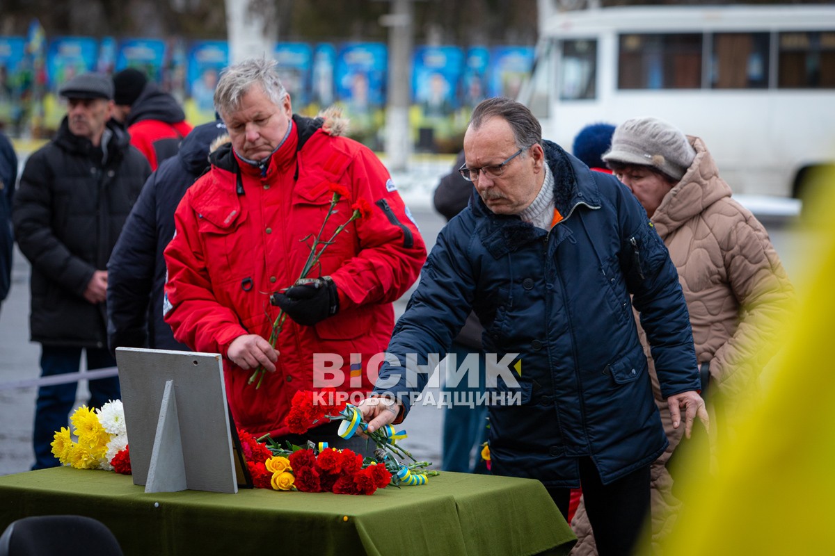 Світловодська громада провела в останню земну дорогу Руслана Тушка