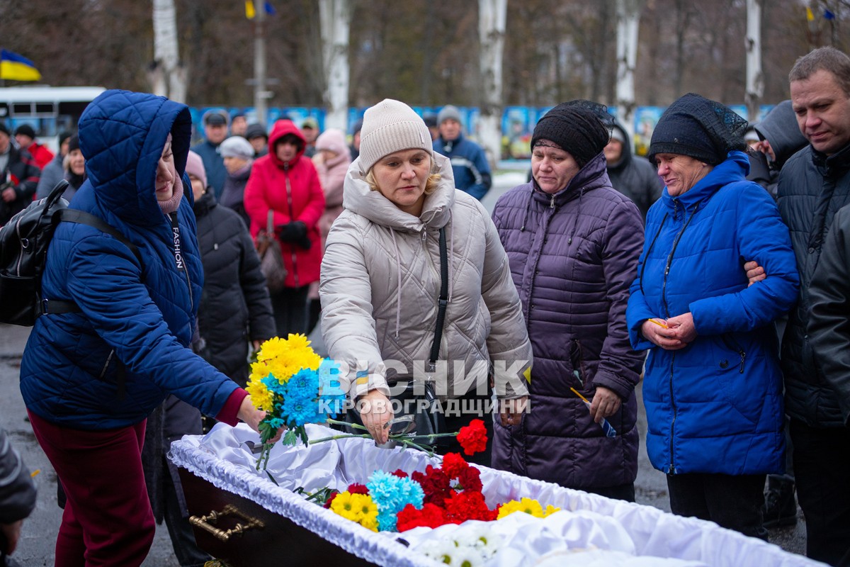 Світловодська громада провела в останню земну дорогу Руслана Тушка