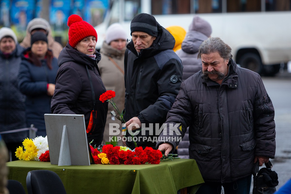 Світловодська громада провела в останню земну дорогу Руслана Тушка