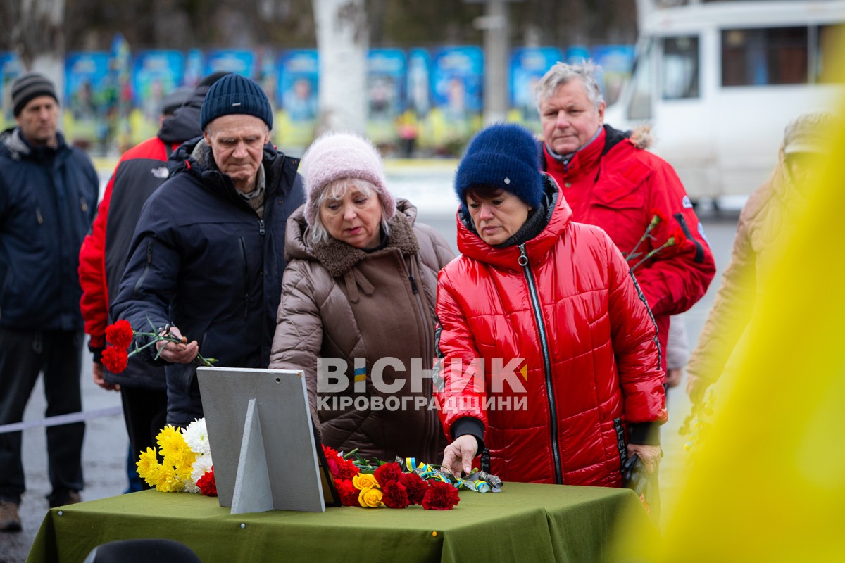 Світловодська громада провела в останню земну дорогу Руслана Тушка