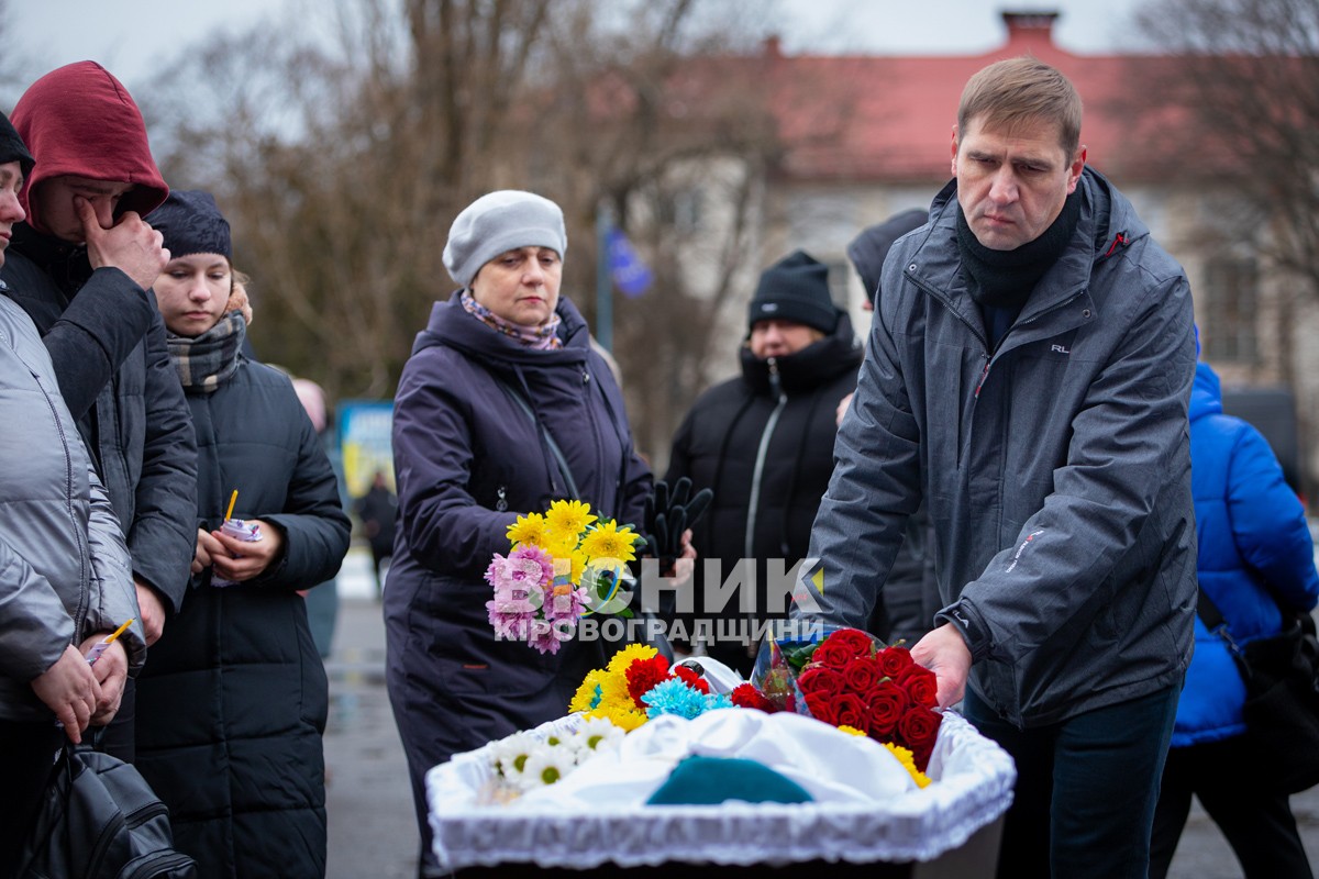 Світловодська громада провела в останню земну дорогу Руслана Тушка