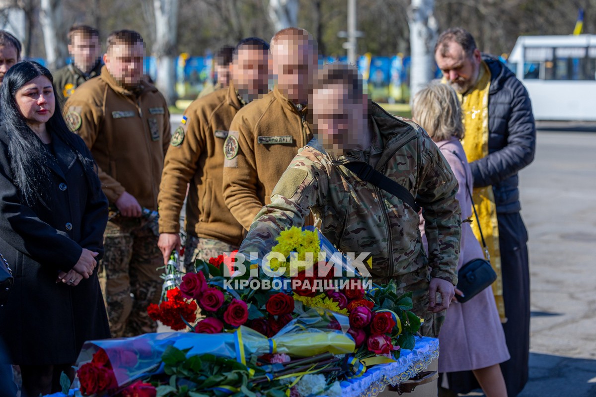 У Світловодську провели в останню земну дорогу захисника України Данила Кремсу