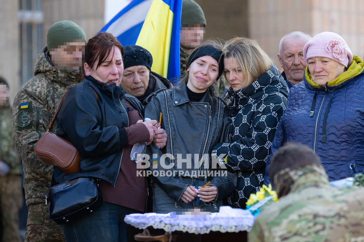 У Світловодську провели в останню земну дорогу захисника України Данила Кремсу