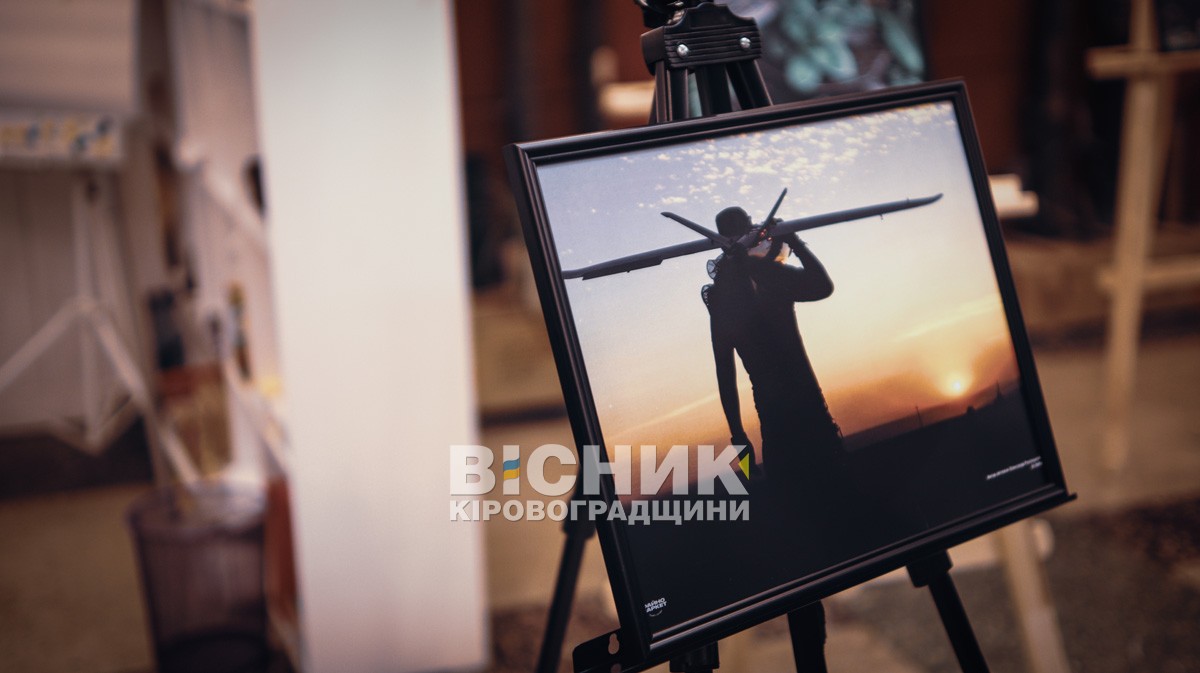 Світло крізь війну: захисники презентували власне мистецтво у Кропивницькому Світло крізь війну: захисники презентували власне мистецтво у Кропивницькому