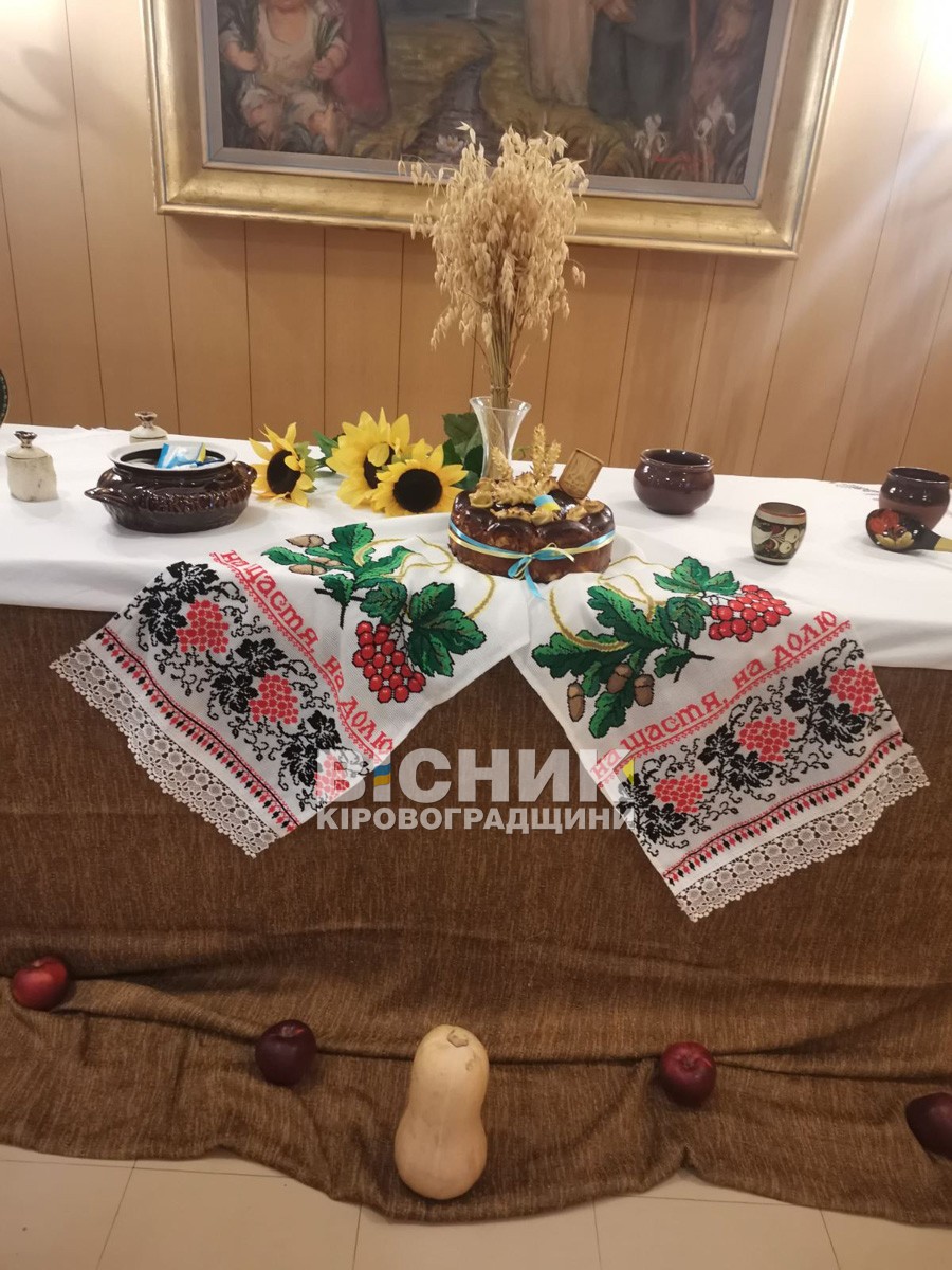 Як у Фінляндії світловодським волонтерам на пошиття евакуаційних нош збирають Як у Фінляндії світловодським волонтерам на пошиття евакуаційних нош збирають