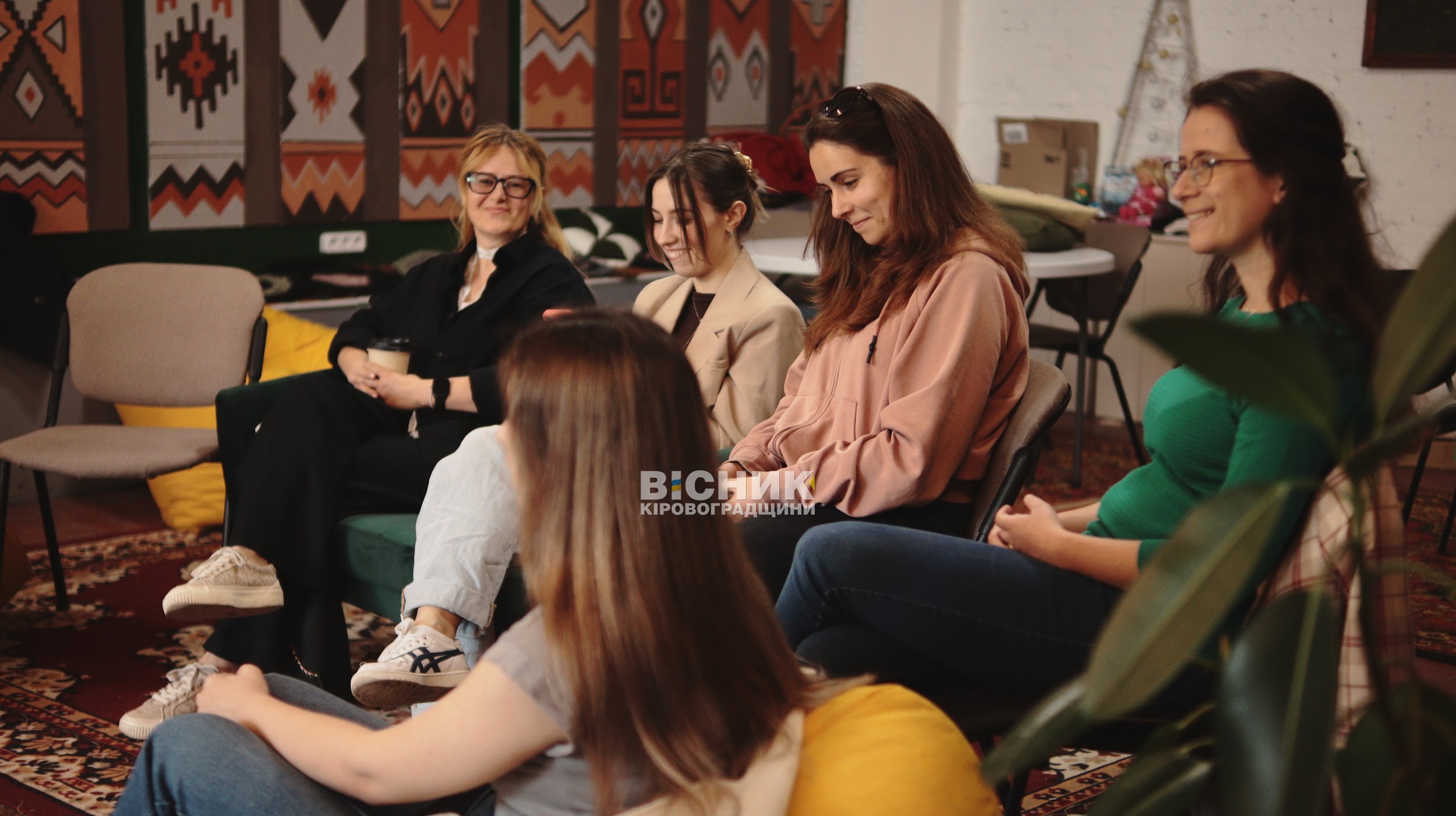 Тепло книжок і добрих справ: у Krop-hub запустили літературний клуб на підтримку ЗСУ Тепло книжок і добрих справ: у Krop-hub запустили літературний клуб на підтримку ЗСУ