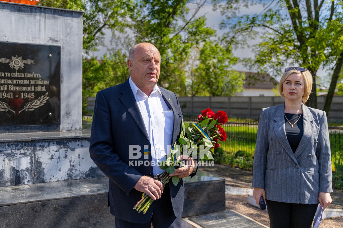 У Власівці вшанували полеглих у Другій світовій війні У Власівці вшанували полеглих у Другій світовій війні