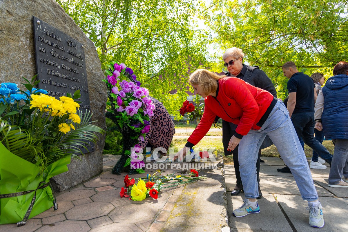 У Власівці вшанували полеглих у Другій світовій війні У Власівці вшанували полеглих у Другій світовій війні