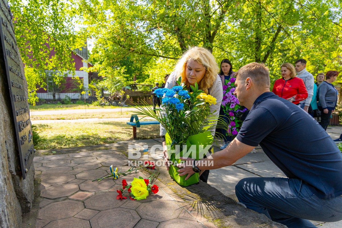 У Власівці вшанували полеглих у Другій світовій війні У Власівці вшанували полеглих у Другій світовій війні