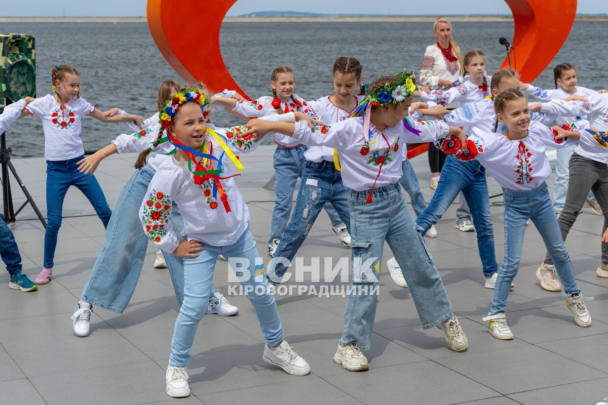 День вишиванки у Світловодську: символ незламності і вдячності День вишиванки у Світловодську: символ незламності і вдячності