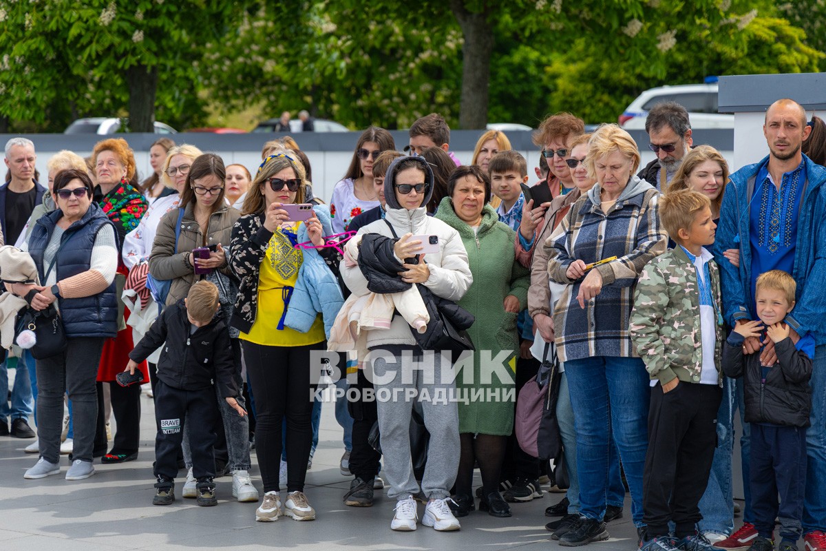 День вишиванки у Світловодську: символ незламності і вдячності День вишиванки у Світловодську: символ незламності і вдячності