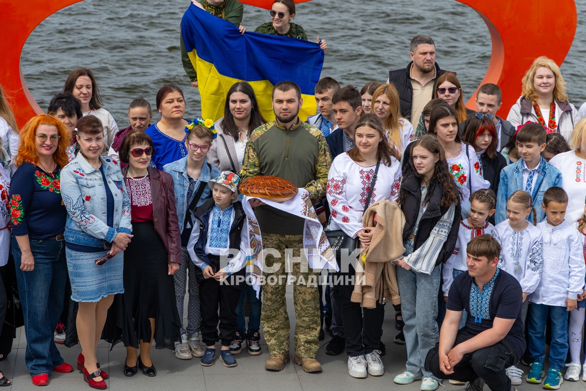 День вишиванки у Світловодську: символ незламності і вдячності День вишиванки у Світловодську: символ незламності і вдячності