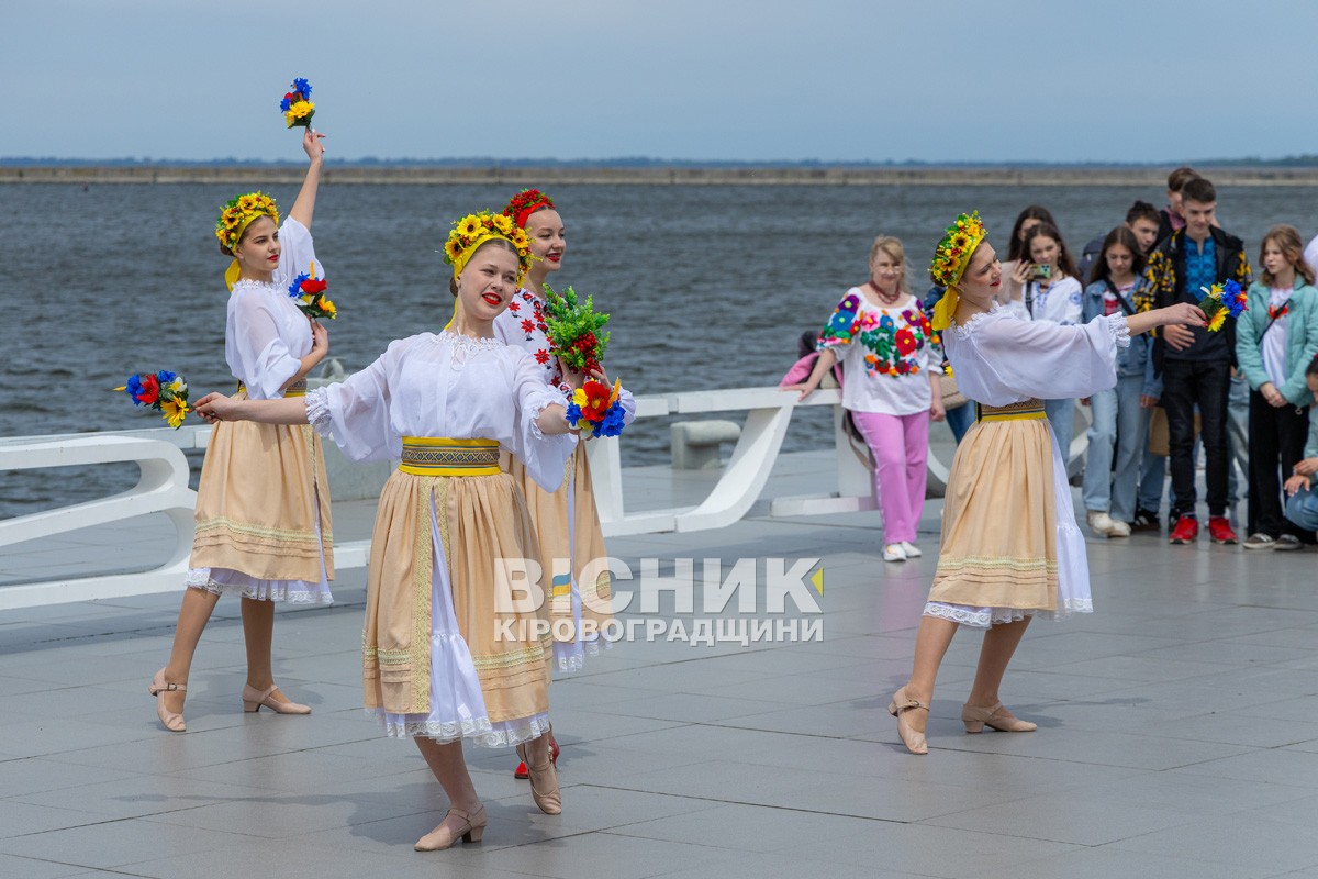 День вишиванки у Світловодську: символ незламності і вдячності День вишиванки у Світловодську: символ незламності і вдячності