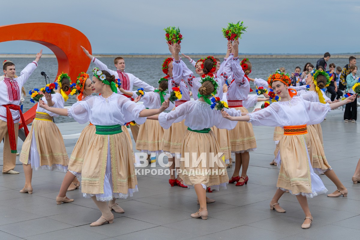 День вишиванки у Світловодську: символ незламності і вдячності День вишиванки у Світловодську: символ незламності і вдячності