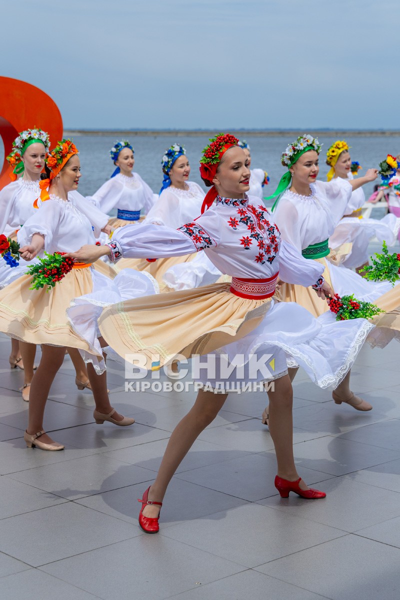 День вишиванки у Світловодську: символ незламності і вдячності День вишиванки у Світловодську: символ незламності і вдячності