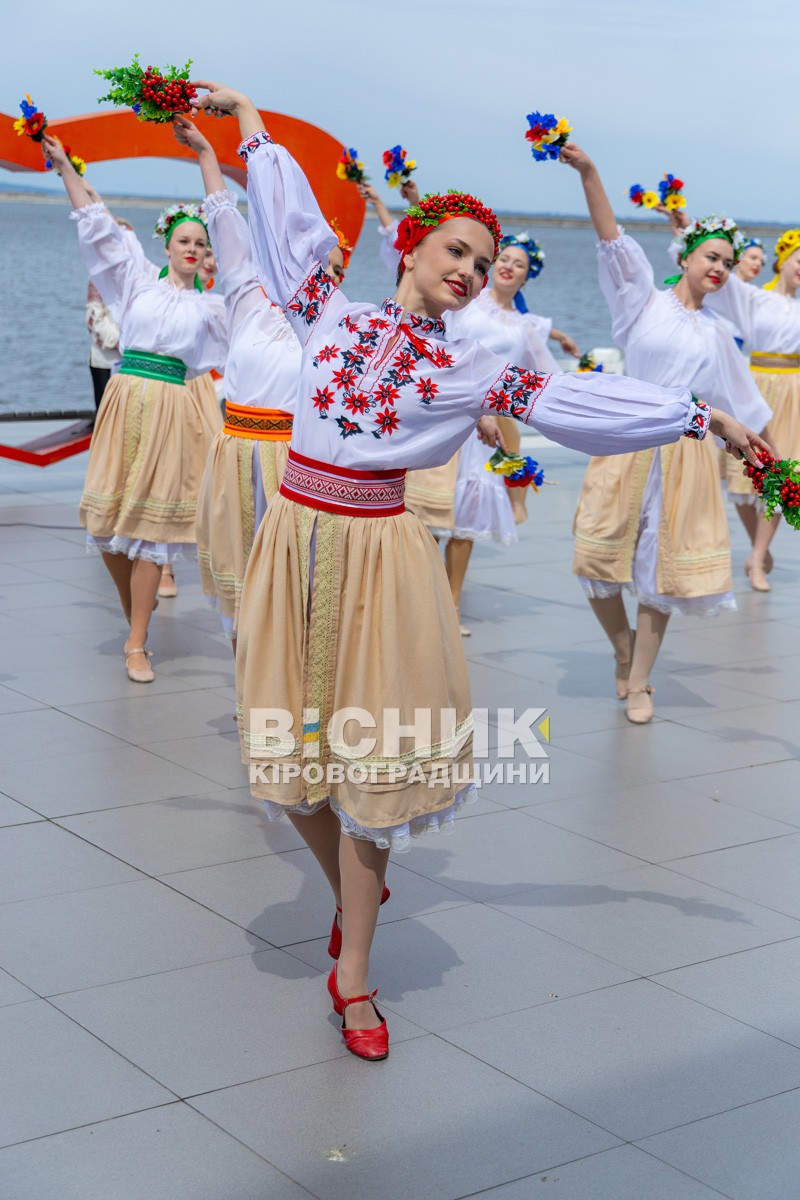 День вишиванки у Світловодську: символ незламності і вдячності День вишиванки у Світловодську: символ незламності і вдячності