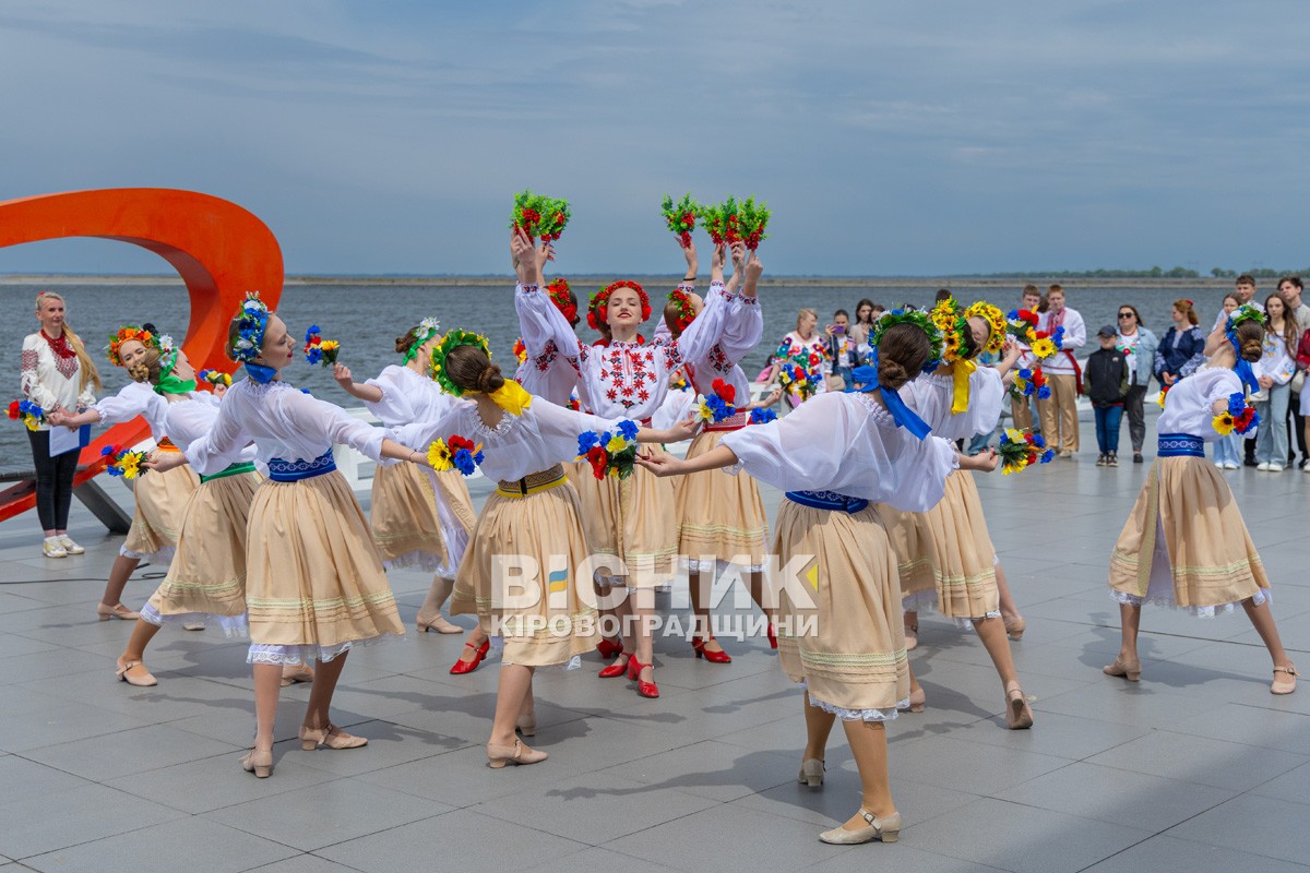 День вишиванки у Світловодську: символ незламності і вдячності День вишиванки у Світловодську: символ незламності і вдячності