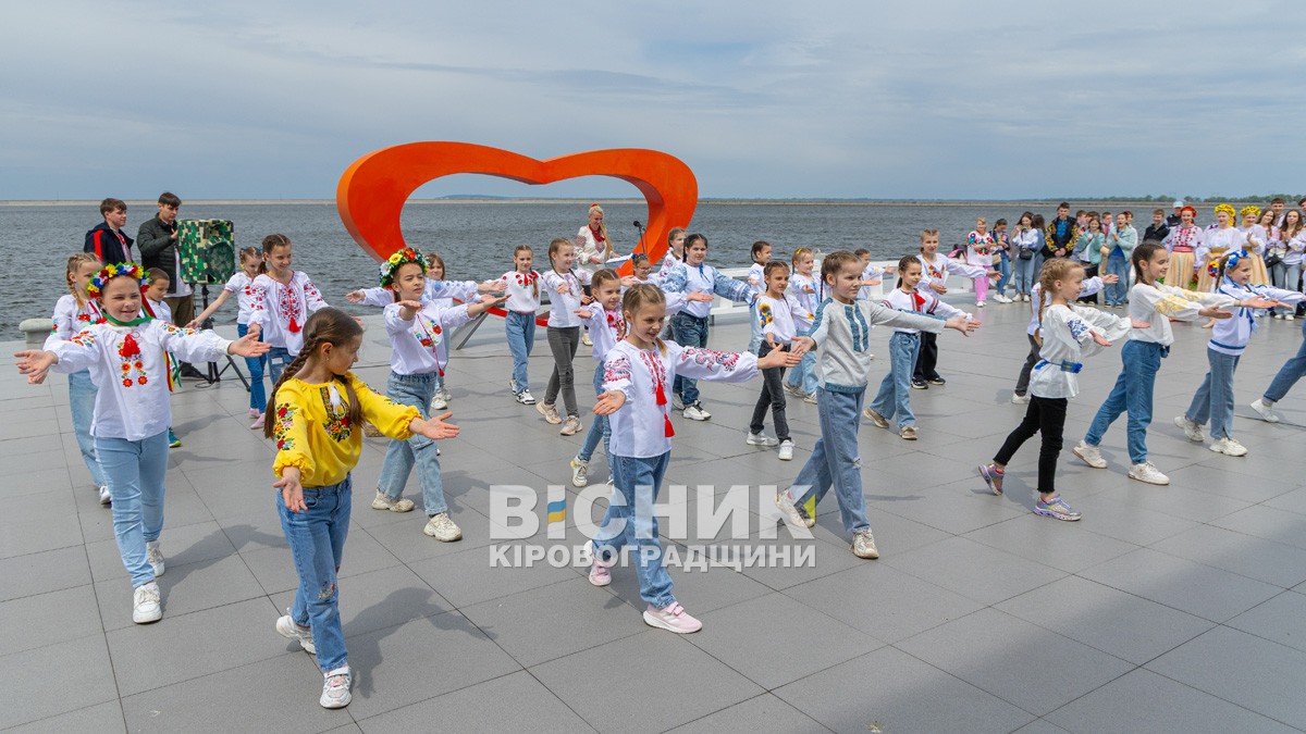 День вишиванки у Світловодську: символ незламності і вдячності День вишиванки у Світловодську: символ незламності і вдячності