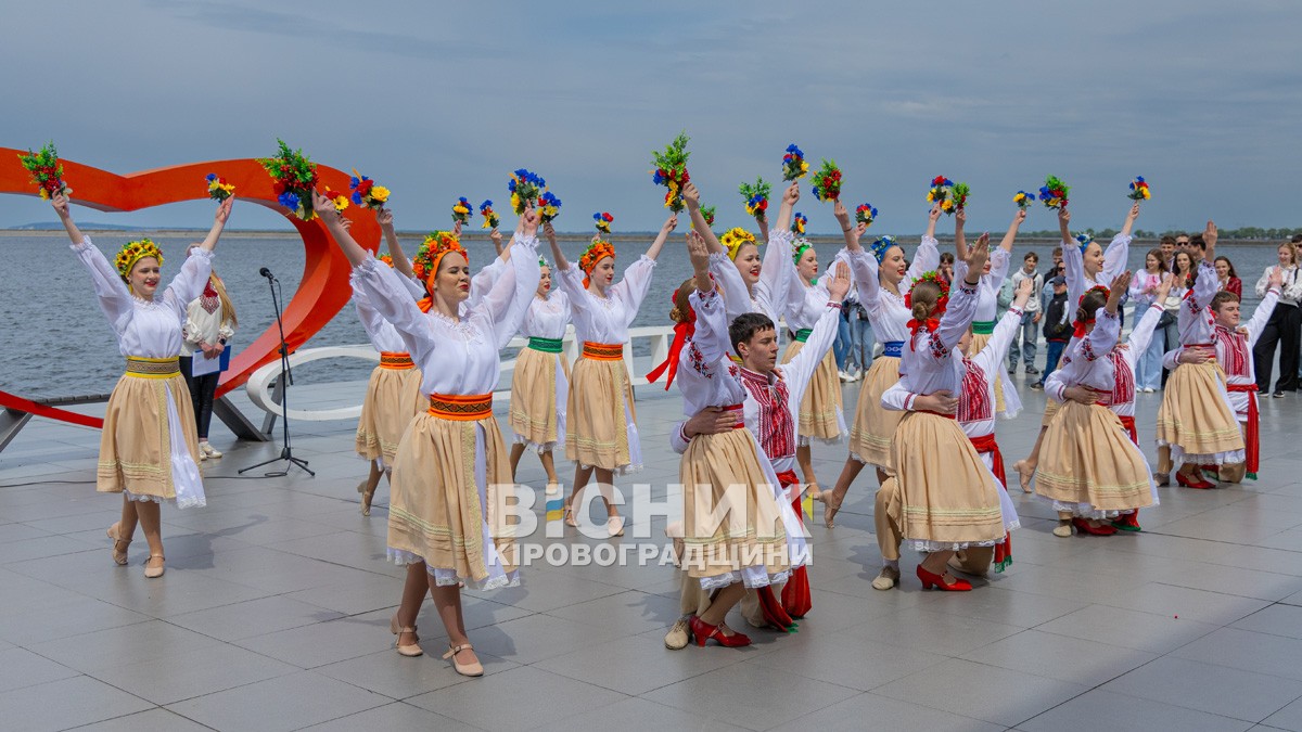 День вишиванки у Світловодську: символ незламності і вдячності День вишиванки у Світловодську: символ незламності і вдячності