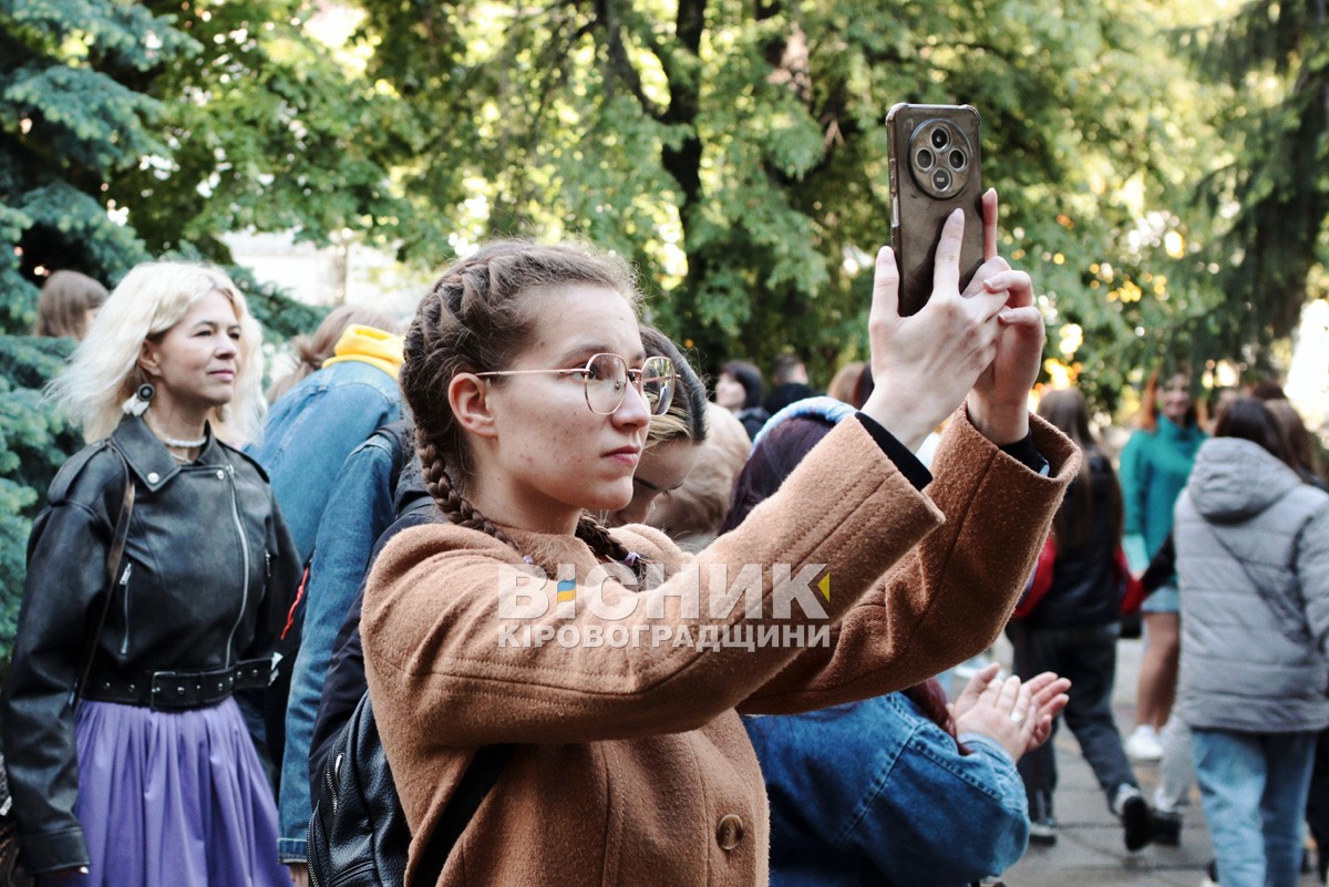 «Де земля тремтить»: гурт «ЯРИ» провів у Кропивницькому концерт, що став ритуалом єднання