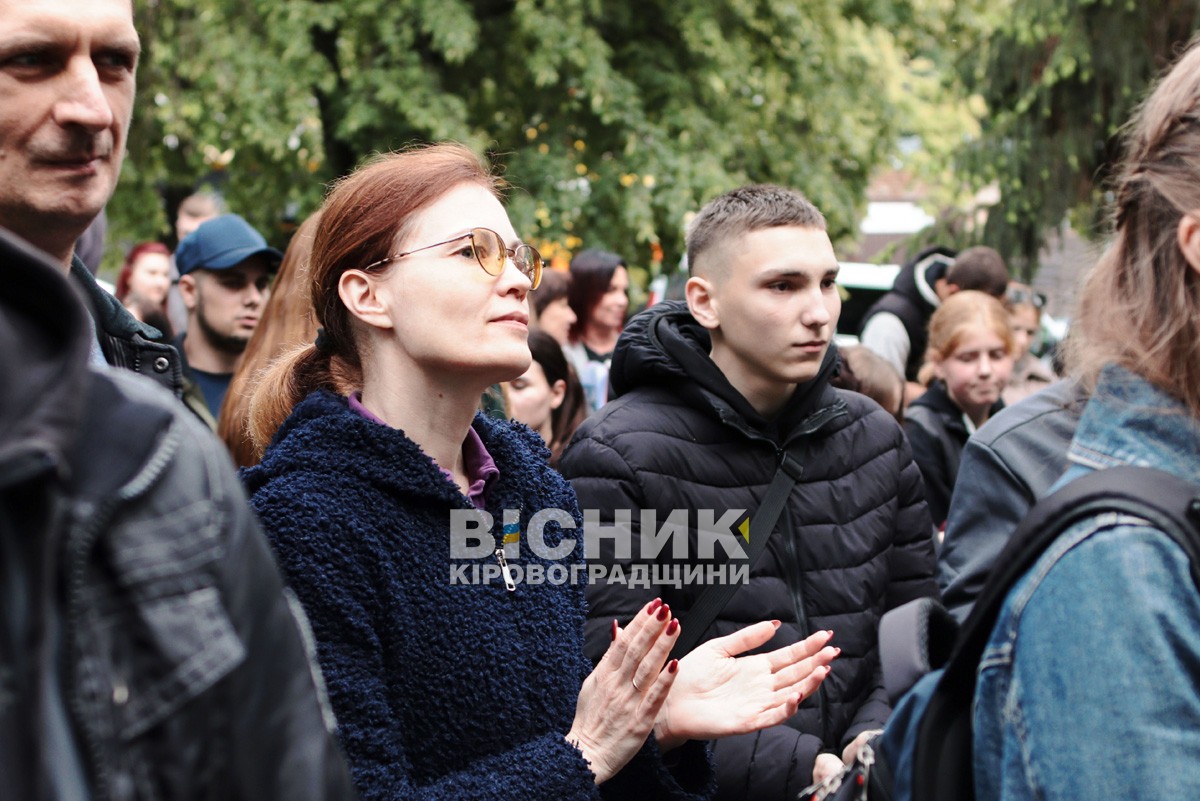 «Де земля тремтить»: гурт «ЯРИ» провів у Кропивницькому концерт, що став ритуалом єднання