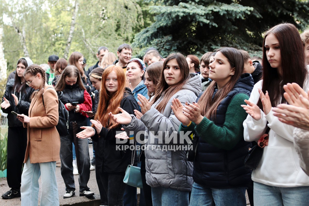«Де земля тремтить»: гурт «ЯРИ» провів у Кропивницькому концерт, що став ритуалом єднання
