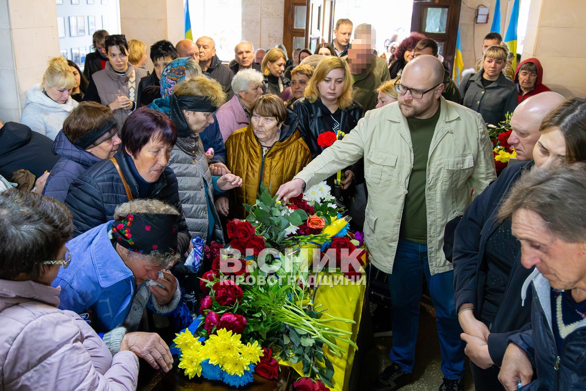 Назавжди 31: Світловодськ попрощався з полеглим захисником України Андрієм Ткаченком