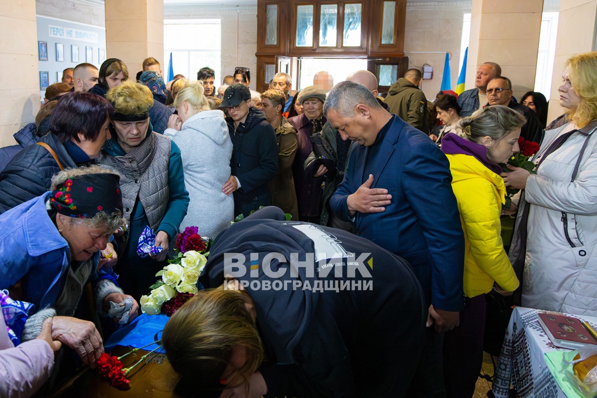 Назавжди 31: Світловодськ попрощався з полеглим захисником України Андрієм Ткаченком
