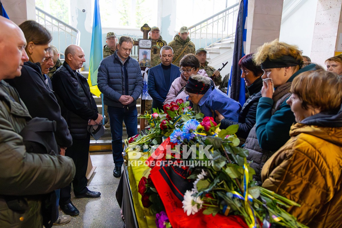 Назавжди 31: Світловодськ попрощався з полеглим захисником України Андрієм Ткаченком