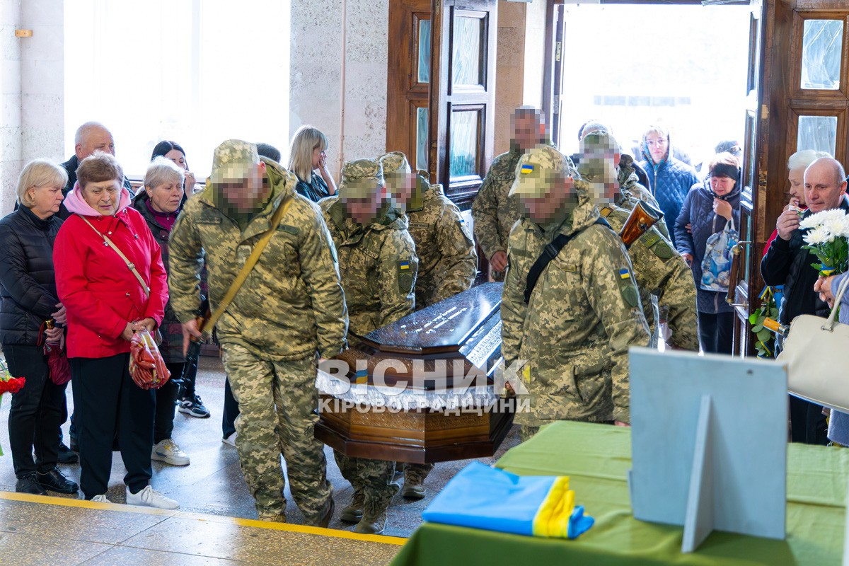 Назавжди 31: Світловодськ попрощався з полеглим захисником України Андрієм Ткаченком