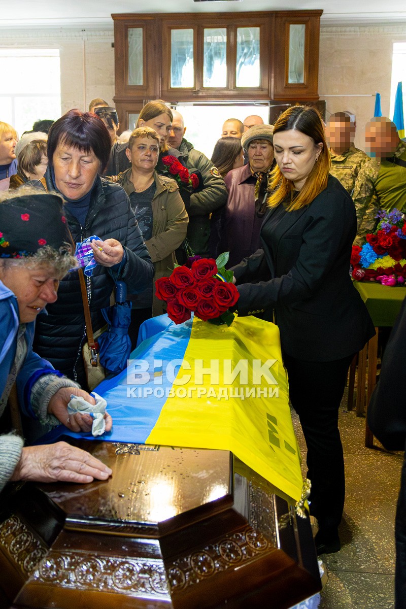 Назавжди 31: Світловодськ попрощався з полеглим захисником України Андрієм Ткаченком