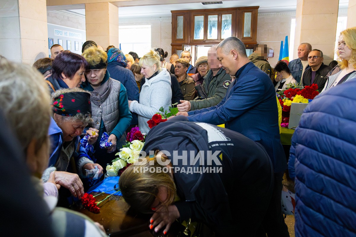 Назавжди 31: Світловодськ попрощався з полеглим захисником України Андрієм Ткаченком