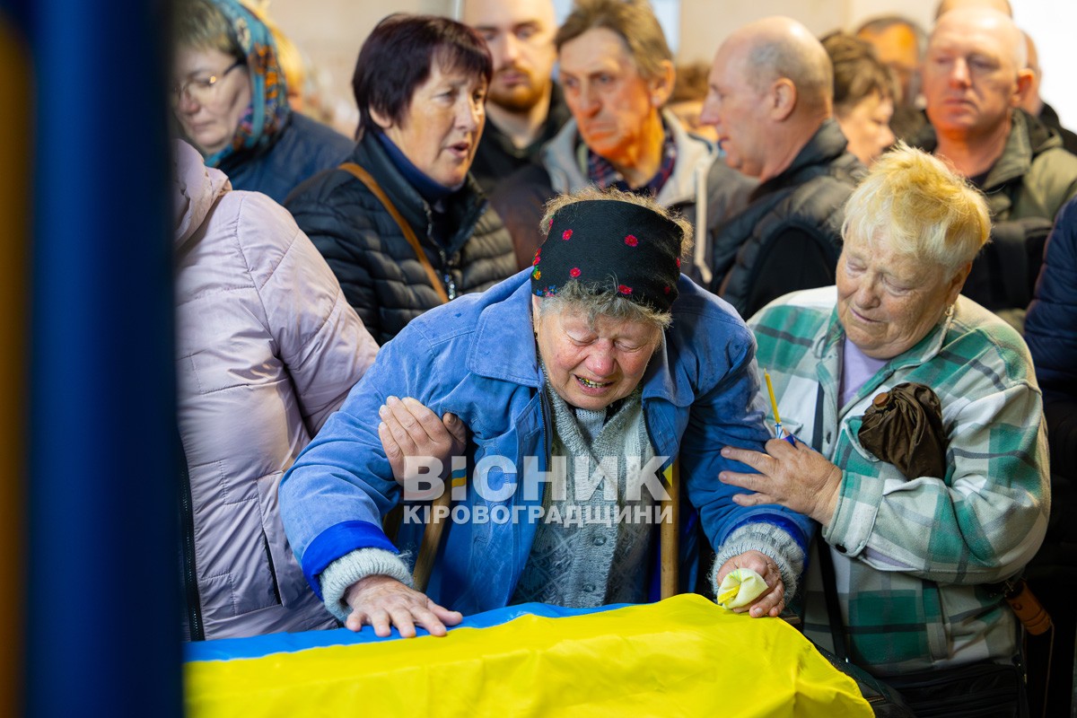 Назавжди 31: Світловодськ попрощався з полеглим захисником України Андрієм Ткаченком
