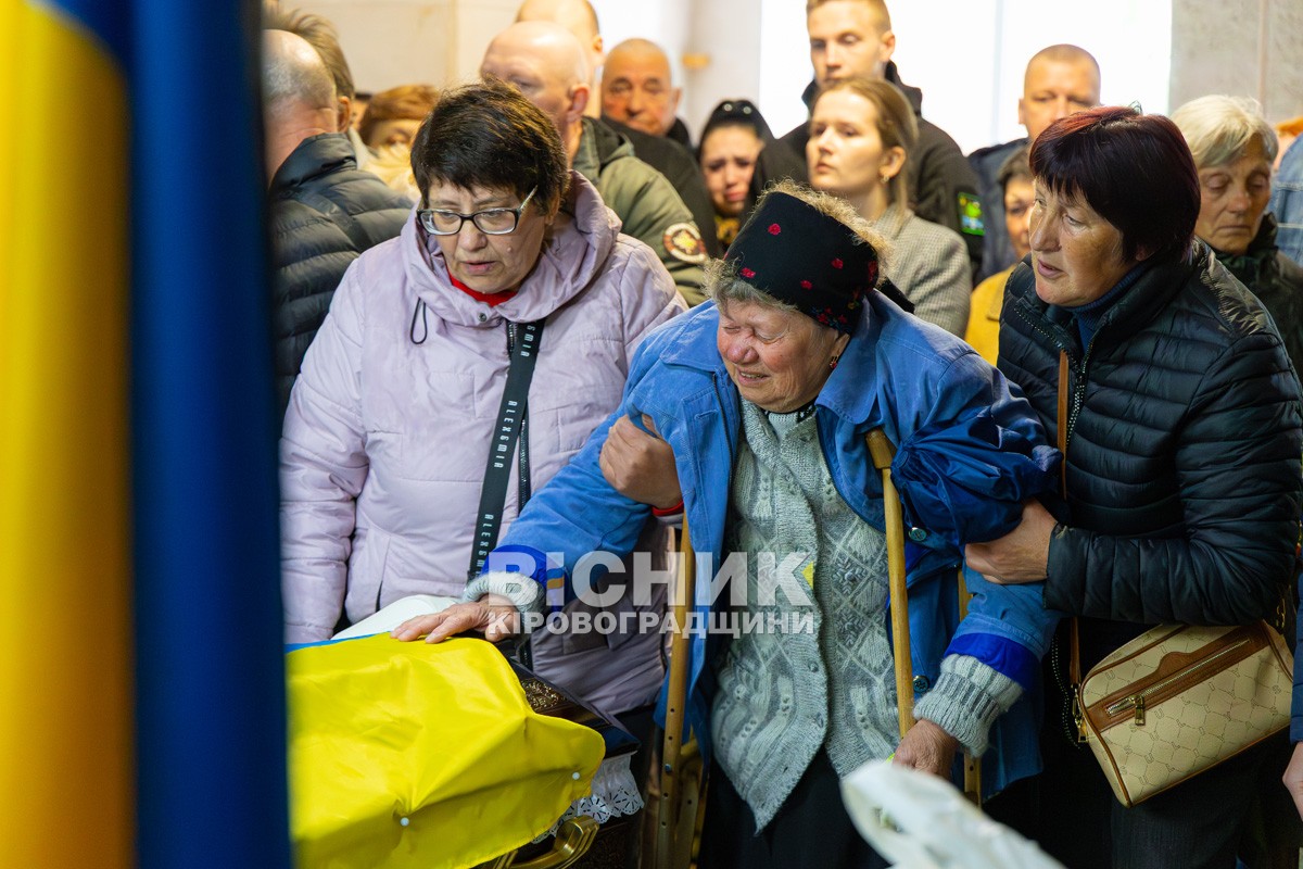 Назавжди 31: Світловодськ попрощався з полеглим захисником України Андрієм Ткаченком