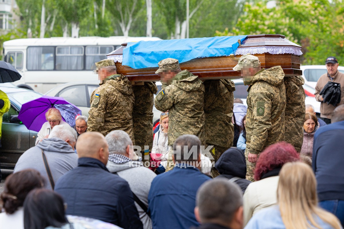 Назавжди 31: Світловодськ попрощався з полеглим захисником України Андрієм Ткаченком