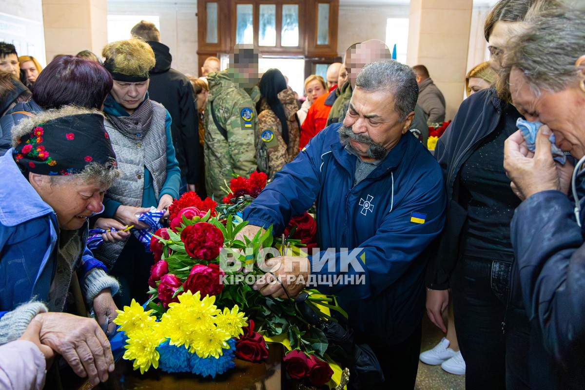 Назавжди 31: Світловодськ попрощався з полеглим захисником України Андрієм Ткаченком