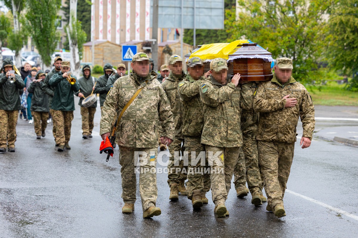 Назавжди 31: Світловодськ попрощався з полеглим захисником України Андрієм Ткаченком