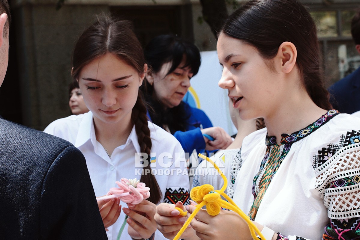 Рушник із фронту, манишка з війни і спідниці з Тасманії — як у Кропивницькому святкували День вишиванки