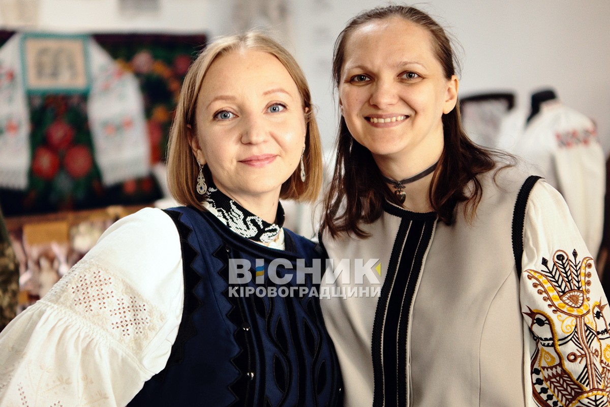 Рушник із фронту, манишка з війни і спідниці з Тасманії — як у Кропивницькому святкували День вишиванки