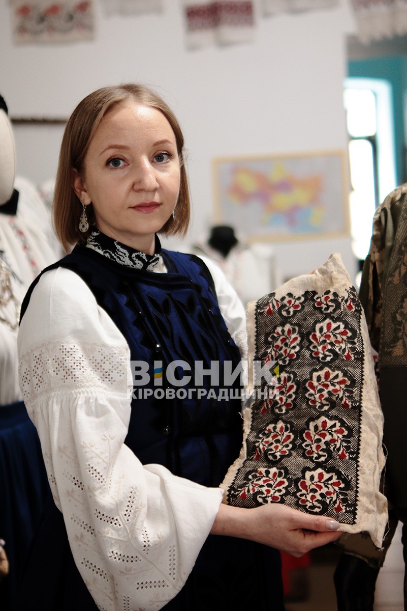 Рушник із фронту, манишка з війни і спідниці з Тасманії — як у Кропивницькому святкували День вишиванки