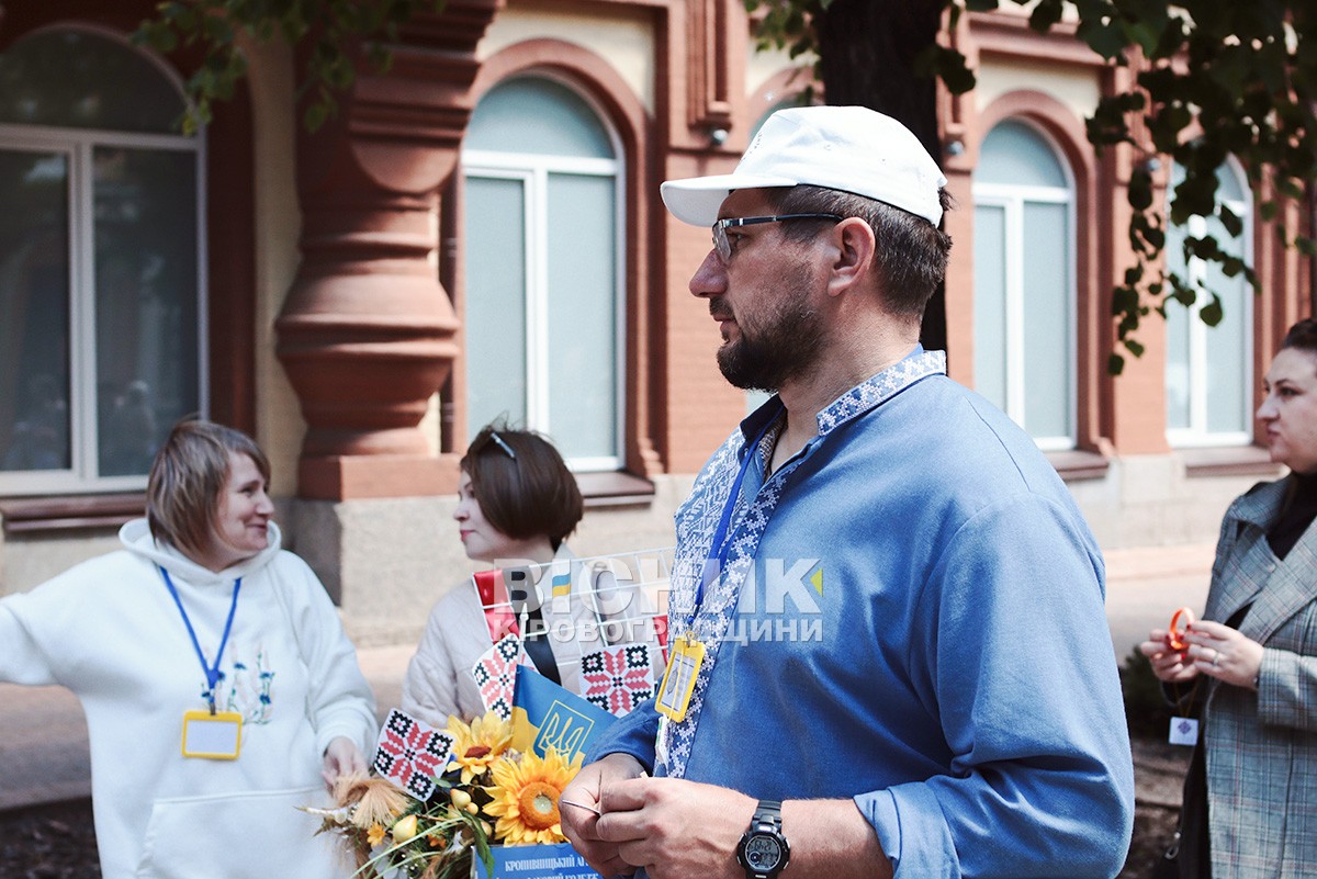 Рушник із фронту, манишка з війни і спідниці з Тасманії — як у Кропивницькому святкували День вишиванки