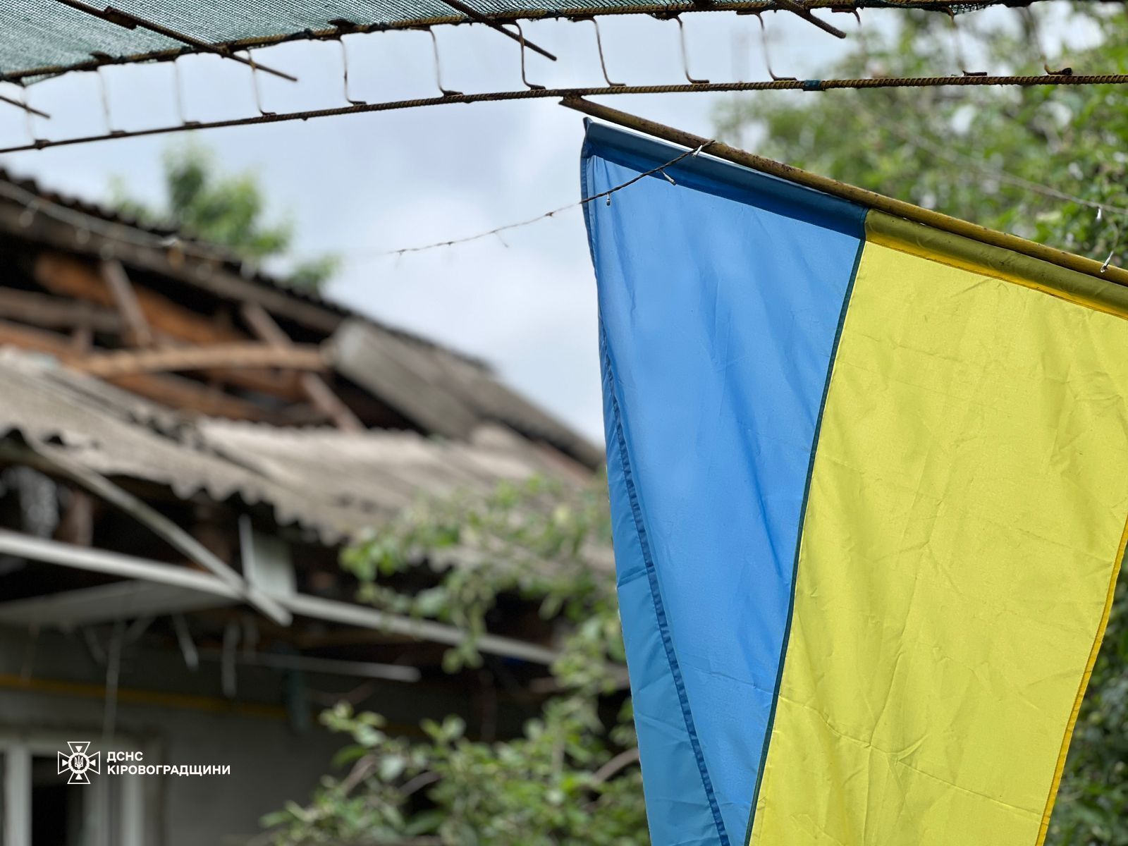 Ворог атакував промислове підприємство у Світловодську: є постраждалі, зруйноване житло, тривають рятувальні роботи Ворог атакував промислове підприємство у Світловодську: є постраждалі, зруйноване житло, тривають рятувальні роботи