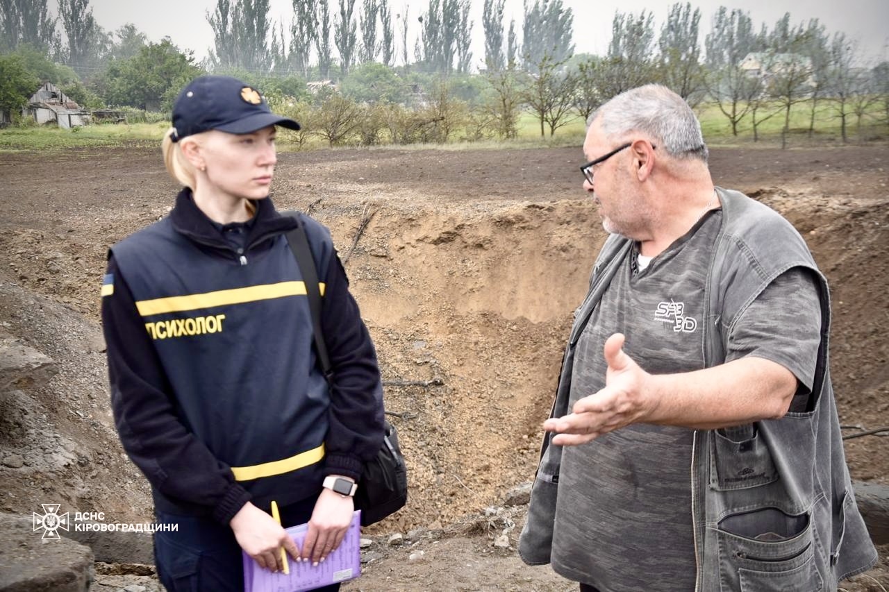 Ворог атакував промислове підприємство у Світловодську: є постраждалі, зруйноване житло, тривають рятувальні роботи Ворог атакував промислове підприємство у Світловодську: є постраждалі, зруйноване житло, тривають рятувальні роботи