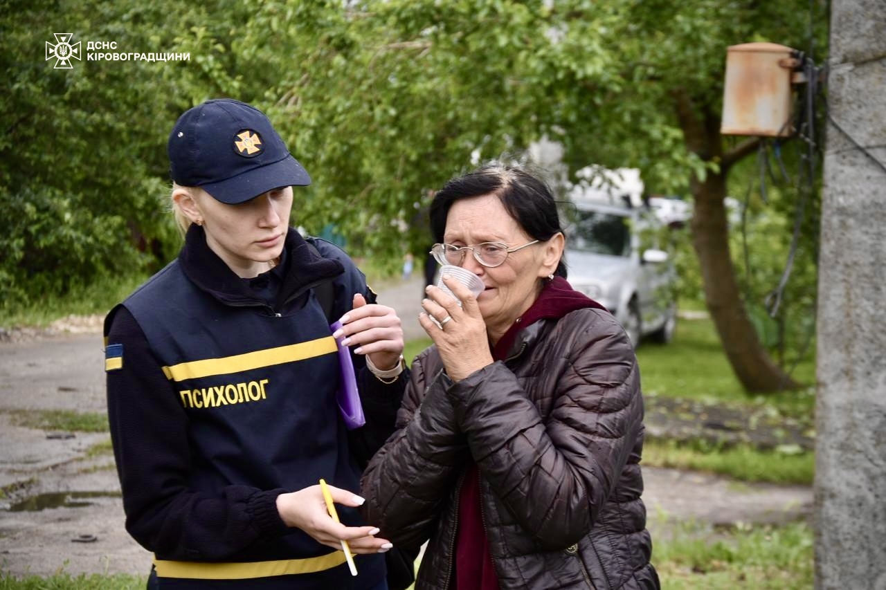 Ворог атакував промислове підприємство у Світловодську: є постраждалі, зруйноване житло, тривають рятувальні роботи Ворог атакував промислове підприємство у Світловодську: є постраждалі, зруйноване житло, тривають рятувальні роботи