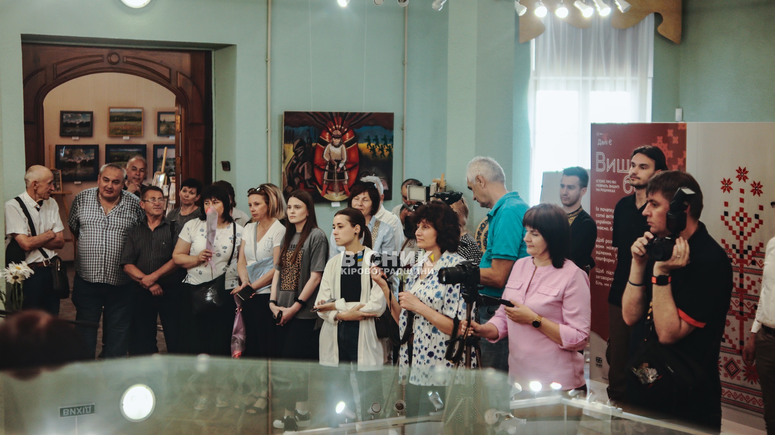 В епіцентрі подій: у Кропивницькому презентували фотовиставку про журналістів, які змінюють хід війни В епіцентрі подій: у Кропивницькому презентували фотовиставку про журналістів, які змінюють хід війни