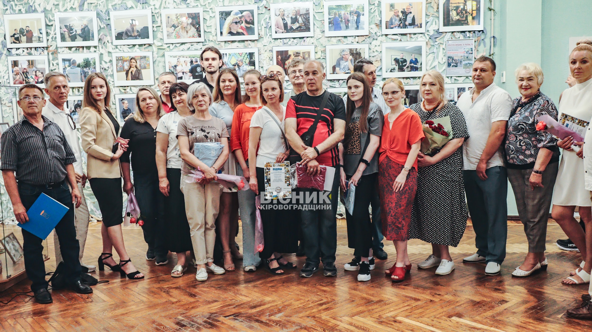 В епіцентрі подій: у Кропивницькому презентували фотовиставку про журналістів,  які змінюють хід війни