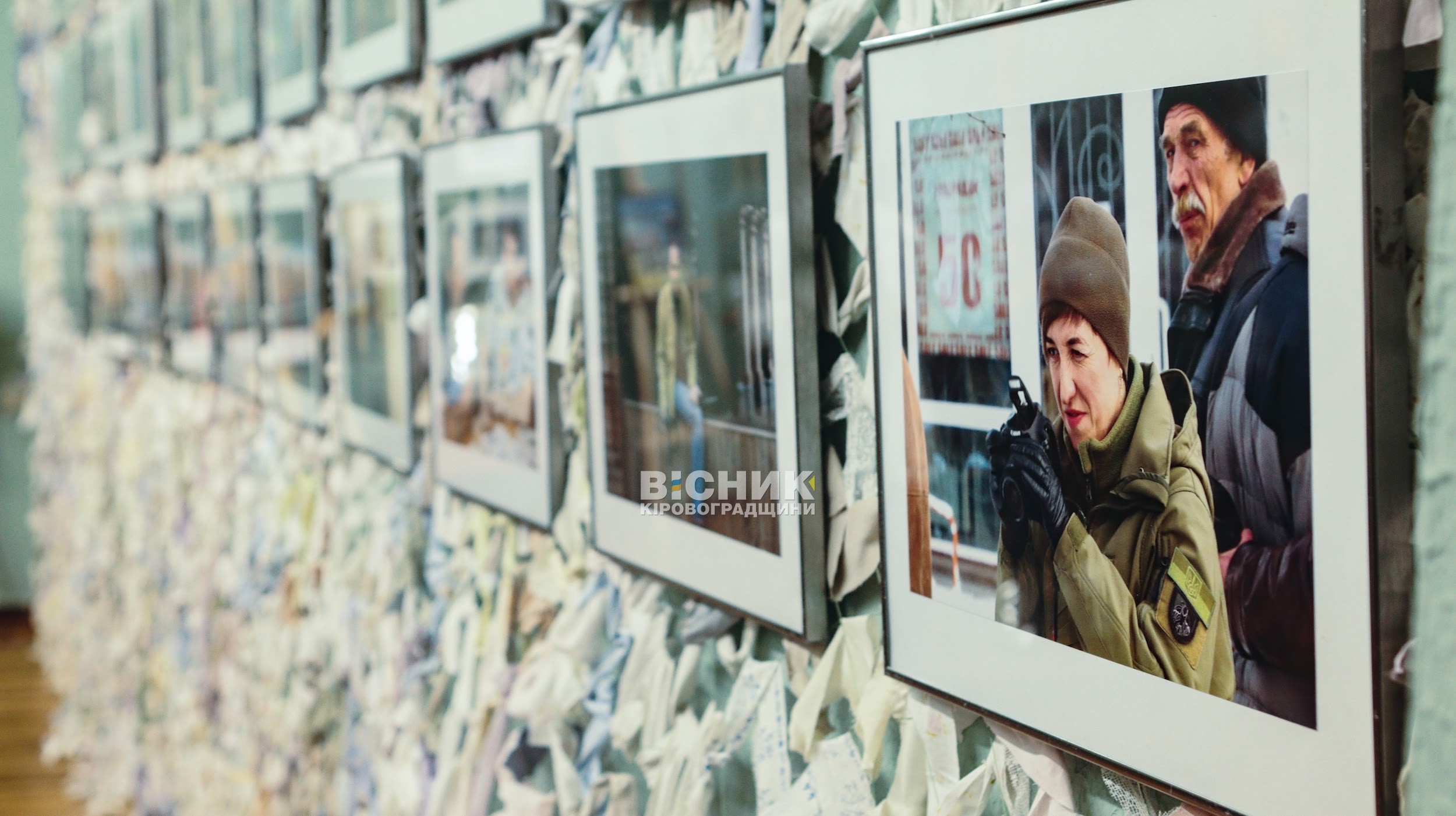 В епіцентрі подій: у Кропивницькому презентували фотовиставку про журналістів, які змінюють хід війни В епіцентрі подій: у Кропивницькому презентували фотовиставку про журналістів, які змінюють хід війни